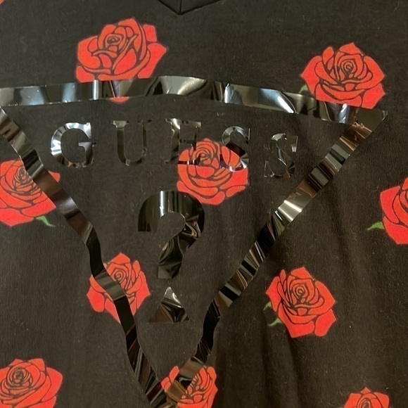 Guess SIZE M T SHIRT EITH EMBLEM - Picture 2 of 6